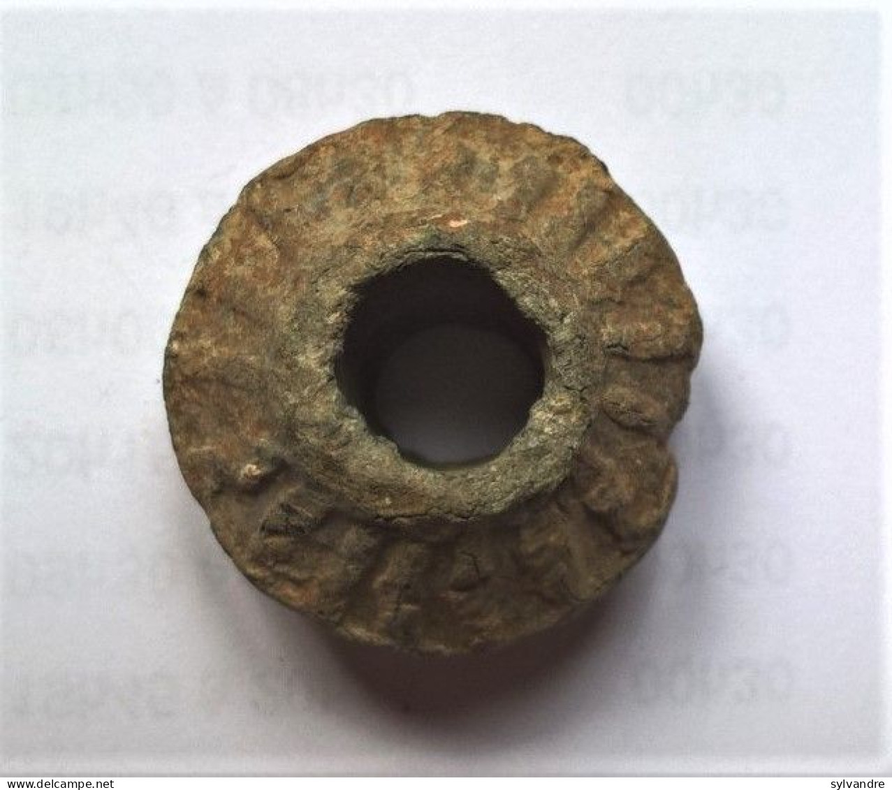 Rouelle Ou Fusaïole: Lot De 2 Grosses Fusaïoles à Ornementations Complexes - Keltische Münzen