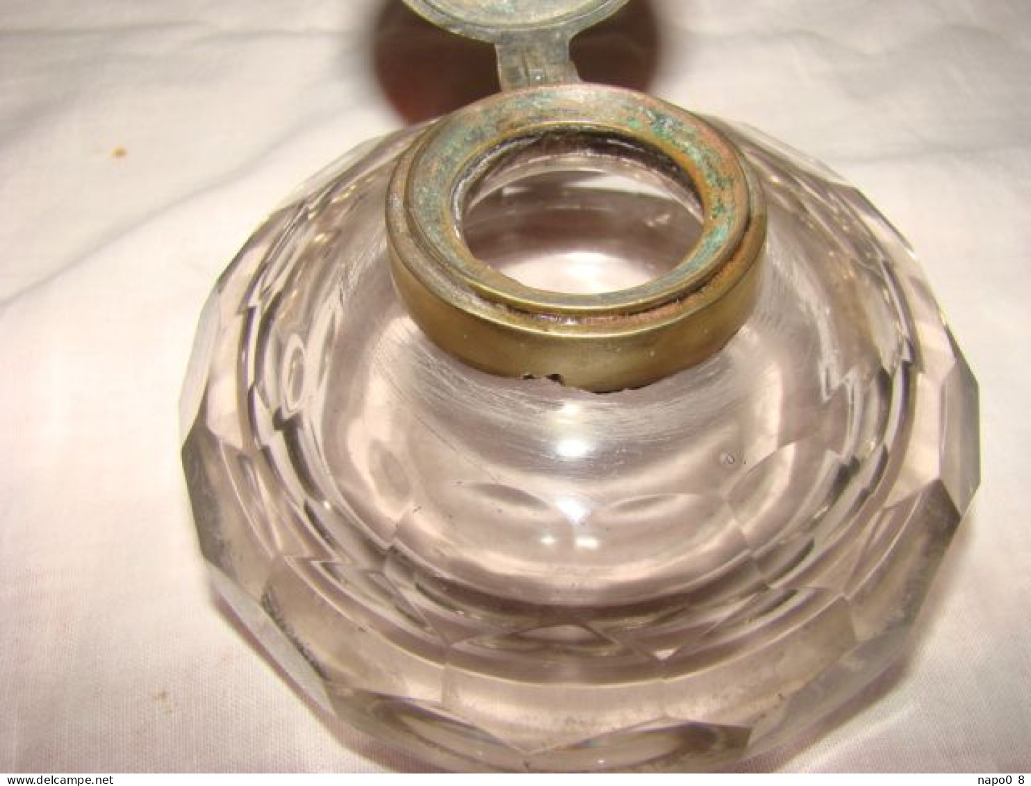 Encrier  En Cristal à Facettes Avec Couvercle Représentant Une Tête De Chien En Relief - Inkwells