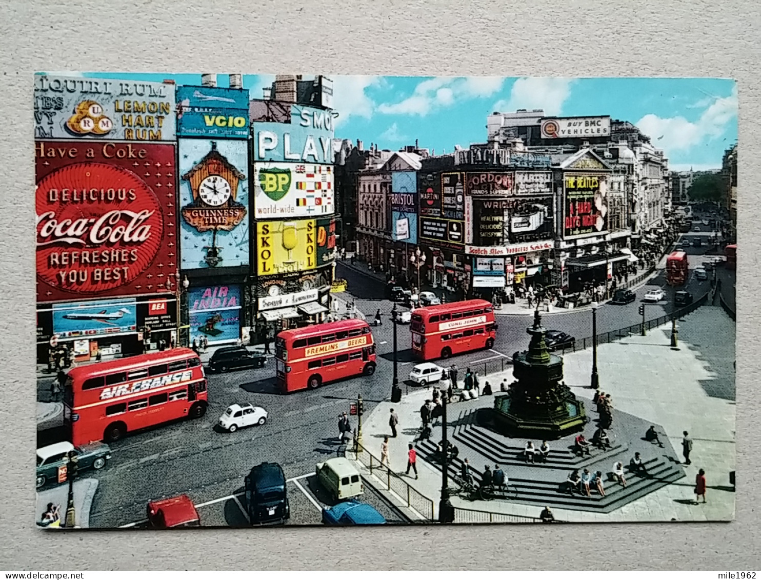 KOV 540-14 - LONDON, England, Bus, Autobus, Coca Cola - Piccadilly Circus