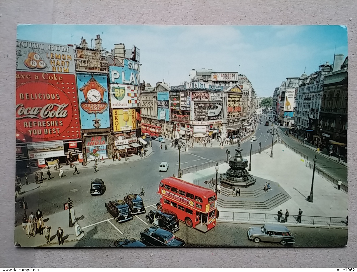 KOV 540-14 - LONDON, England, Bus, Autobus, Coca Cola - Piccadilly Circus