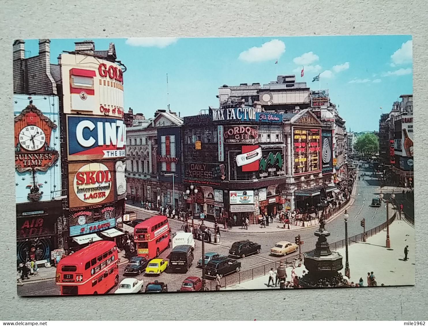 KOV 540-14 - LONDON, England, Bus, Autobus,  - Piccadilly Circus