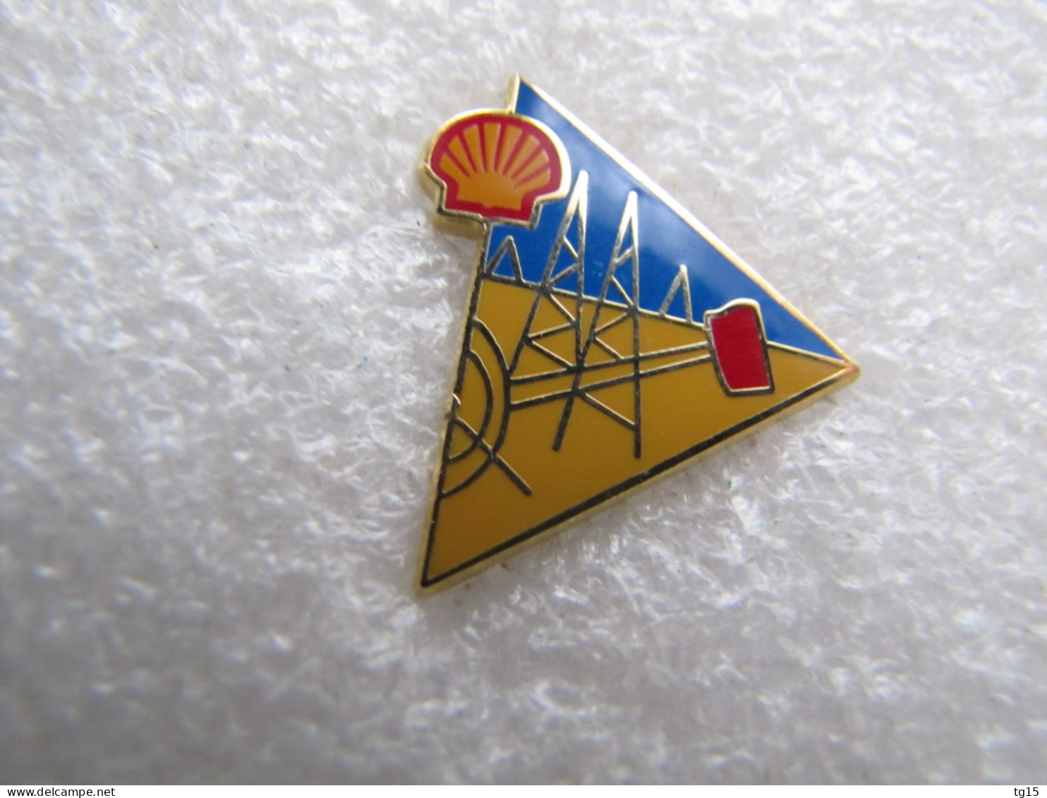 RARE  PIN'S     SHELL   DERRICK  Email De Synthèse - Carburants