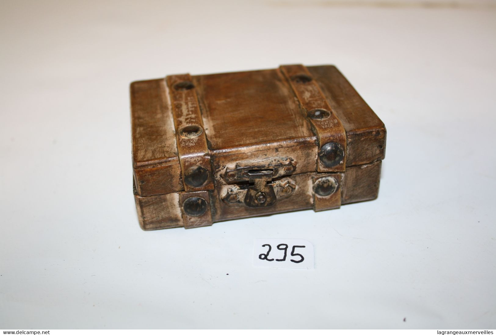 C295 Ancienne Boite Miniature Représentant Une Valise - Materiali