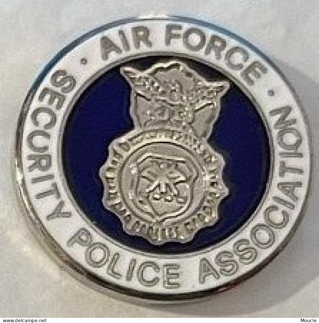 AIR FORCE - SECURITY POLICE ASSOCIATION - BADGE - POLIZEI - POLICIA -         (ROUGE) - Polizia