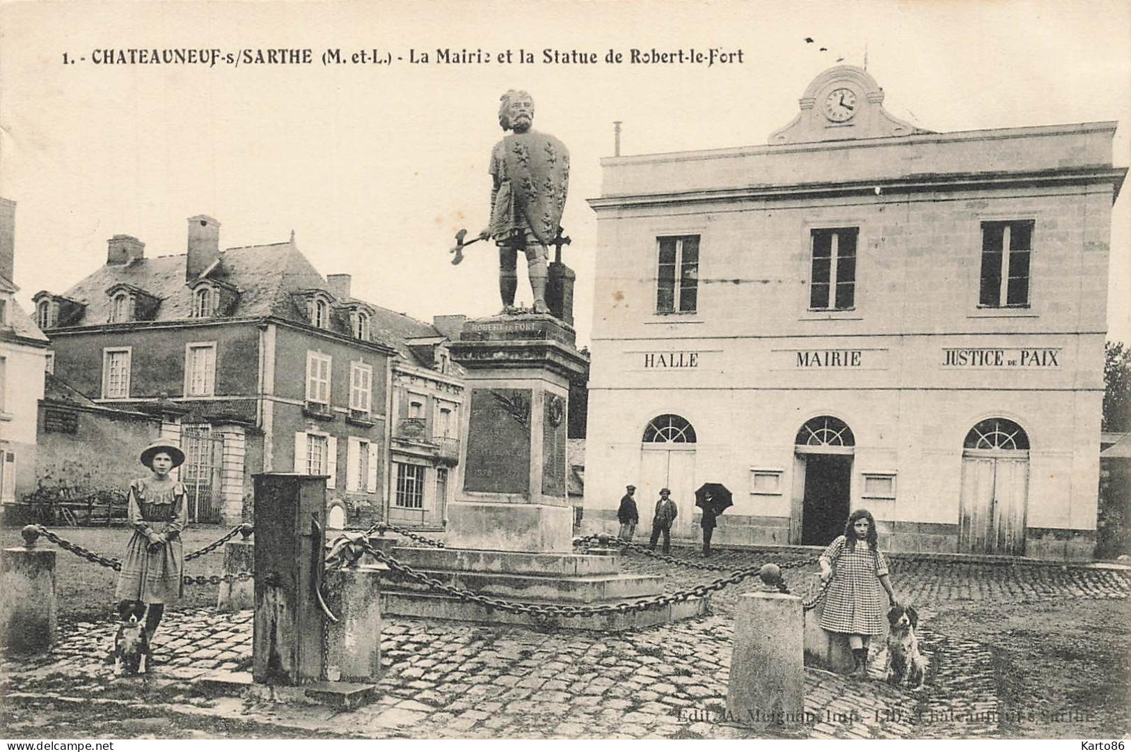 Chateauneuf Sur Sarthe * Place De La Mairie Et La Statue De Robert Le Fort - Chateauneuf Sur Sarthe