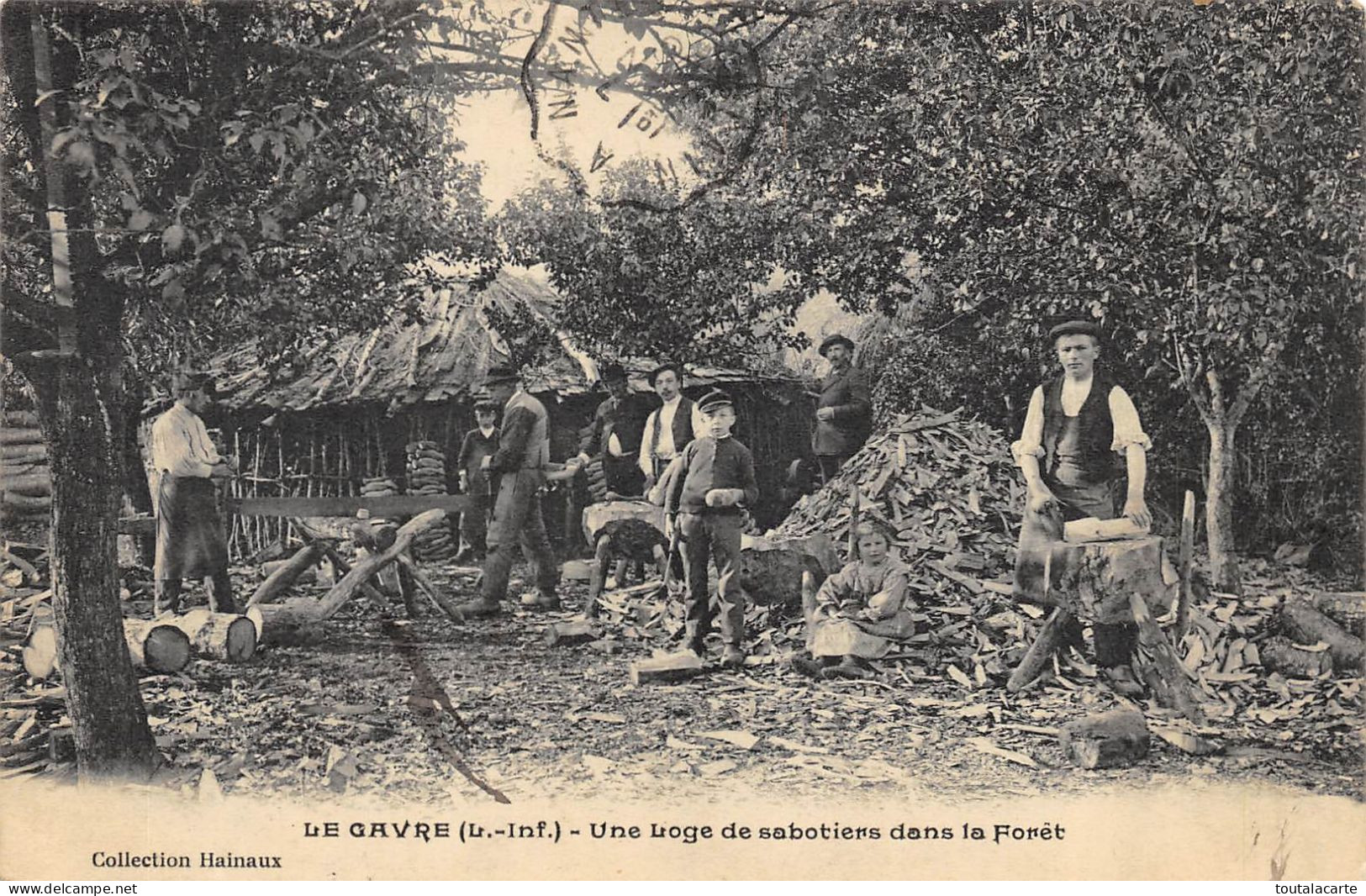 CPA 44 LE GAVRE UNE LOGE DE SABOTIERS DANS LA FORET - Le Gavre