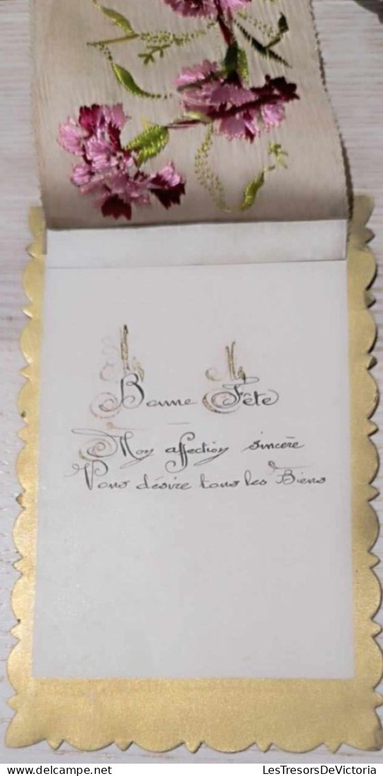 Carte Brodée - Nouvel An  - Fleurs Violettes- Carte Postale Ancienne - Brodées