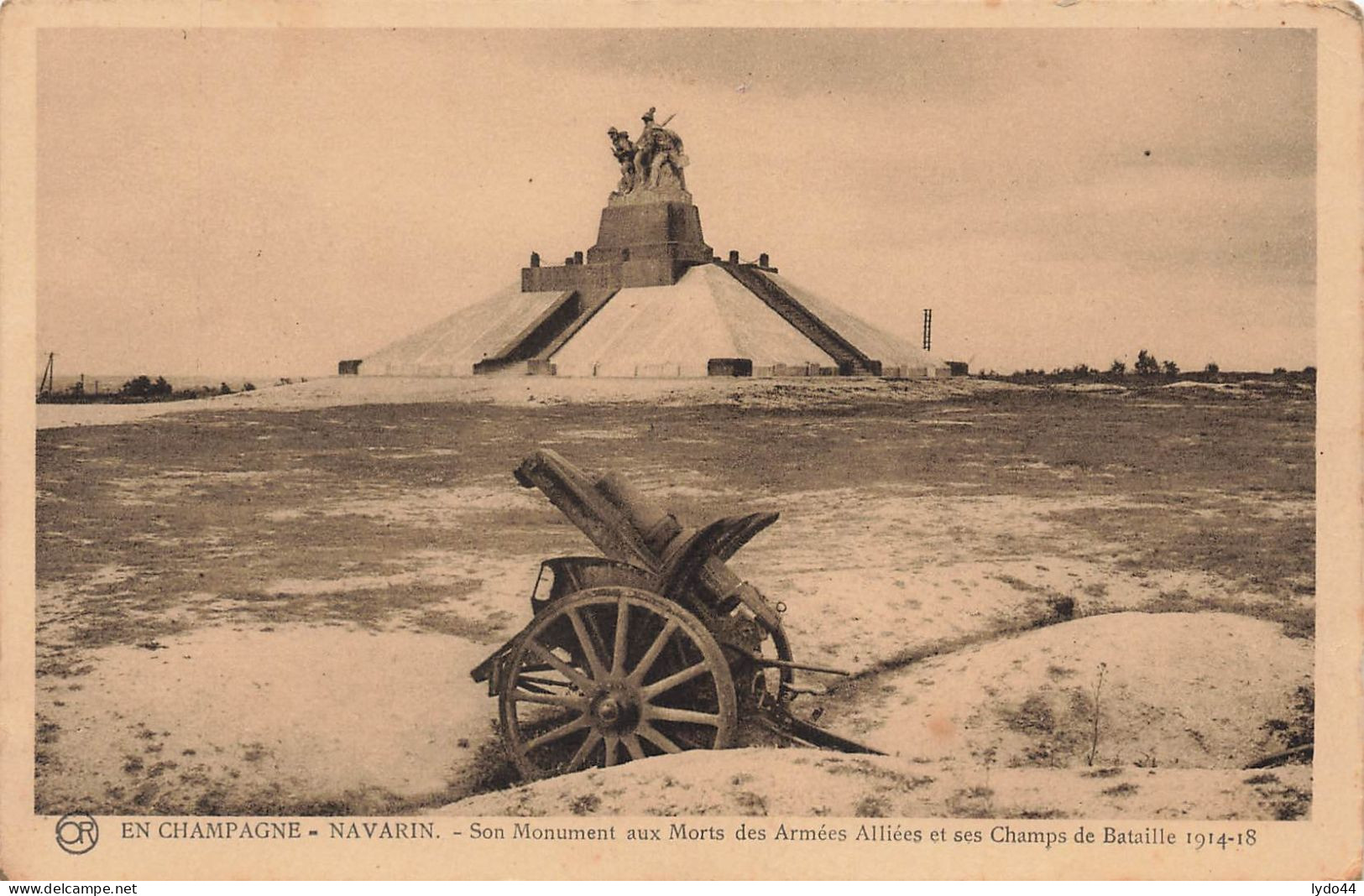 SOUIN PERTHES LES HURLUS ,  Navarin , Son Monument Aux Morts - Souain-Perthes-lès-Hurlus