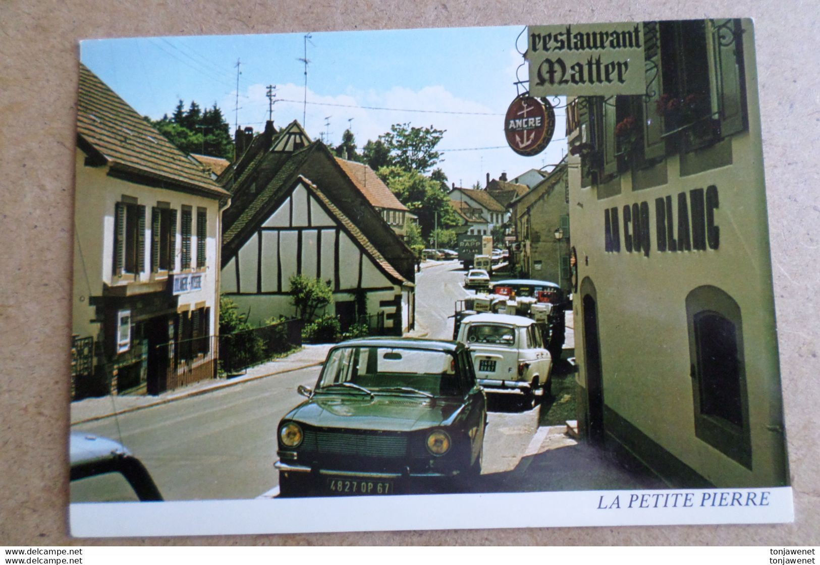 LA PETITE PIERRE - Rue Principale - Auto, Voiture SIMCA, Renault 4, Restaurant ( 67 Bas Rhin ) - La Petite Pierre