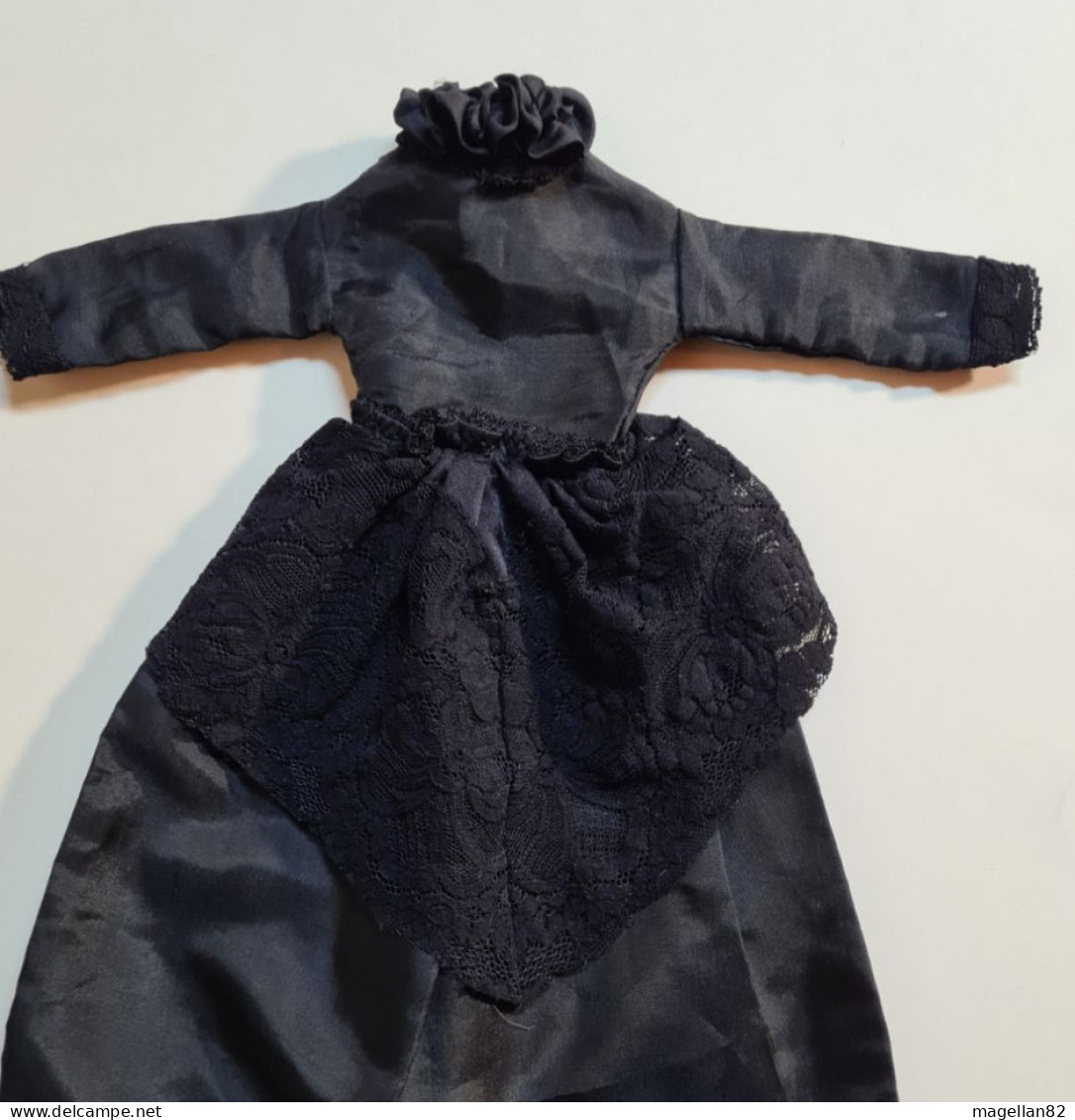 Ancienne Robe Pour Poupée. Dentelle Année Ca 1935 - Other & Unclassified