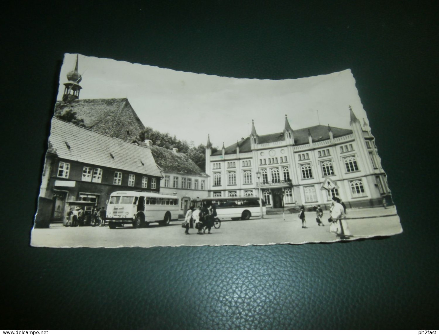 Ansichtskarte Bützow In Mecklenburg , 1959 , Platz Der Freiheit Mit Rathaus , AK Gelaufen !!! - Bützow