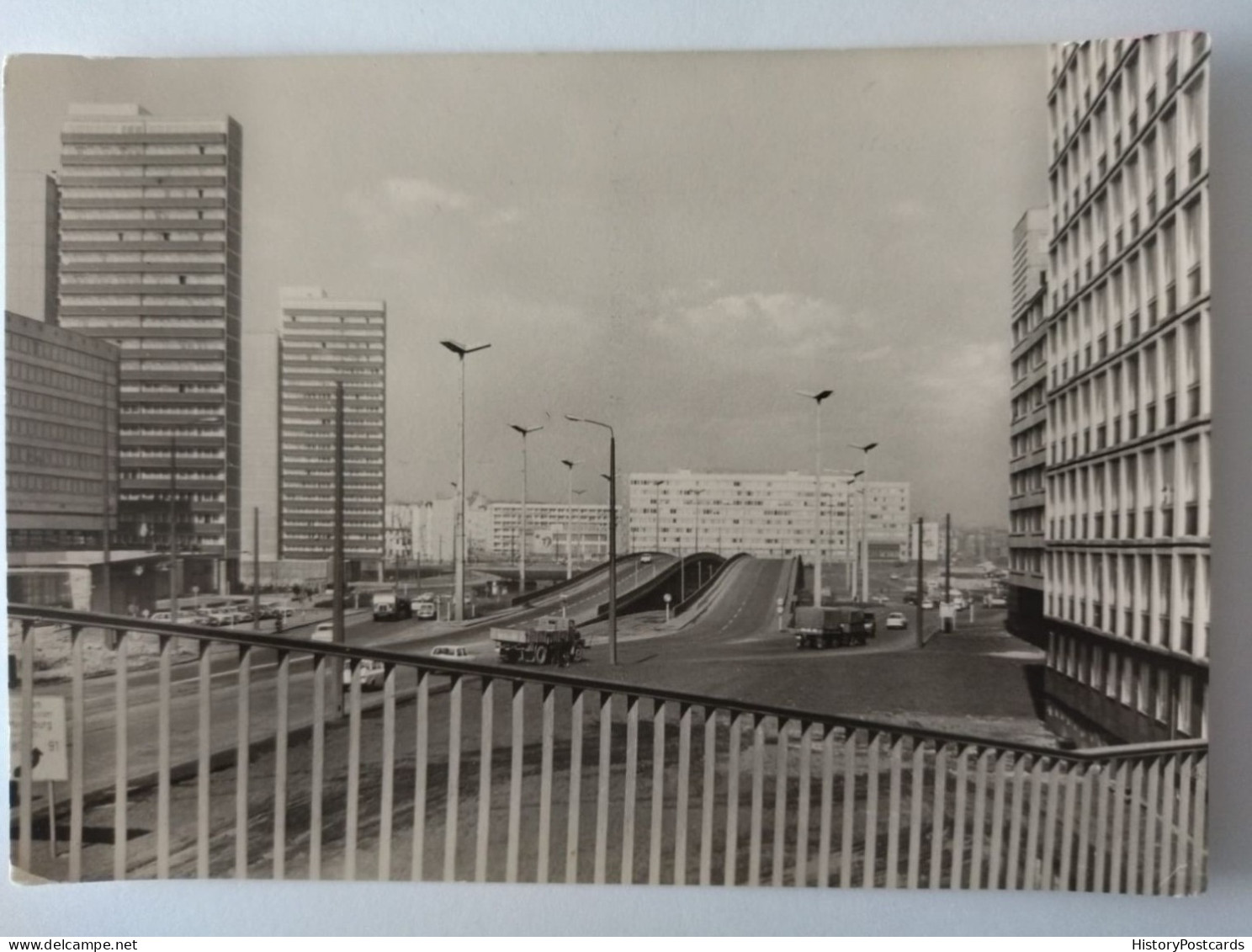 Halle (Saale), Thälmannplatz Mit Hochstraße, Alte LKW, 1973 - Halle (Saale)