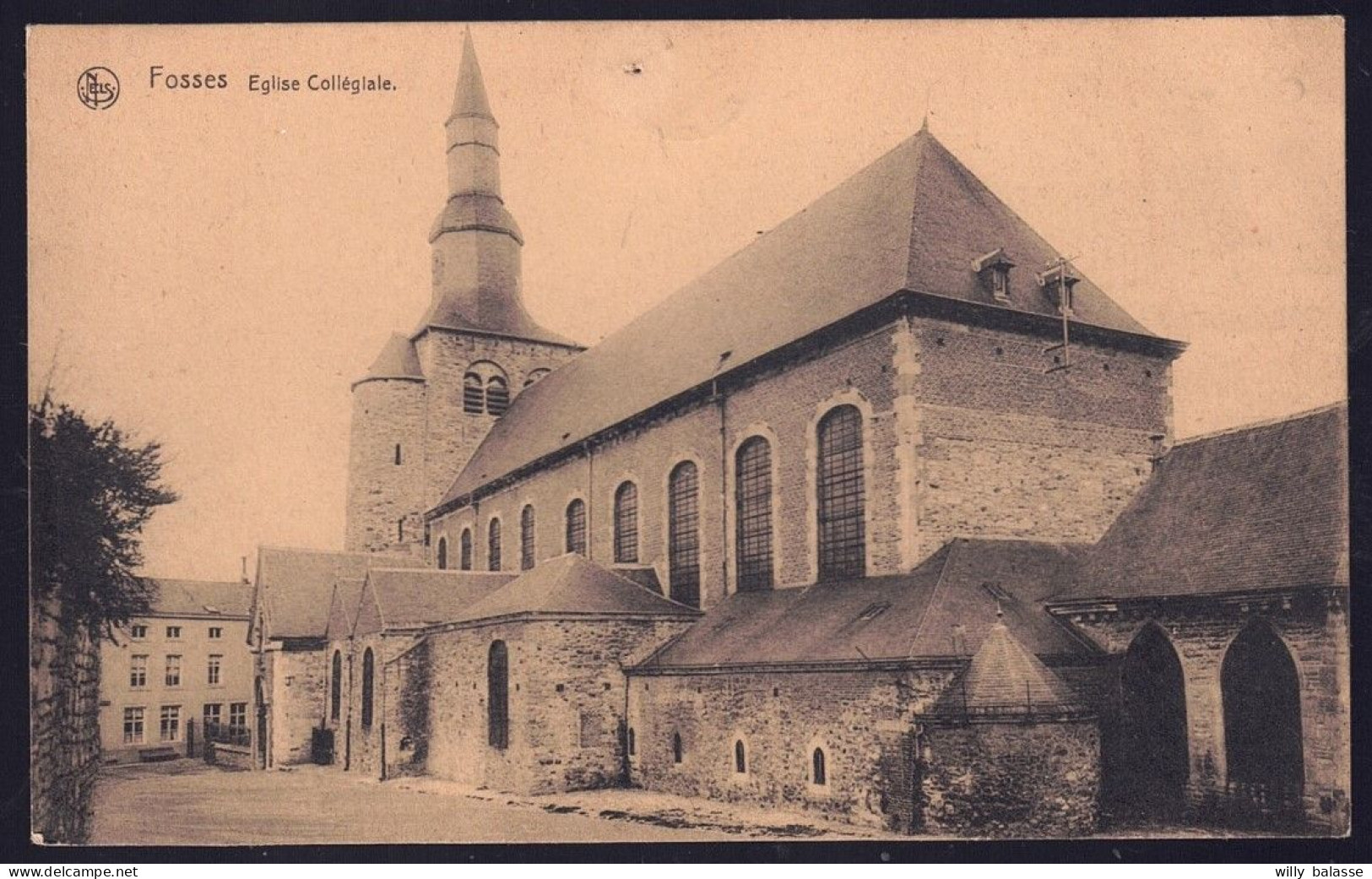 +++ CPA - FOSSES - Eglise Collégiale // - Fosses-la-Ville