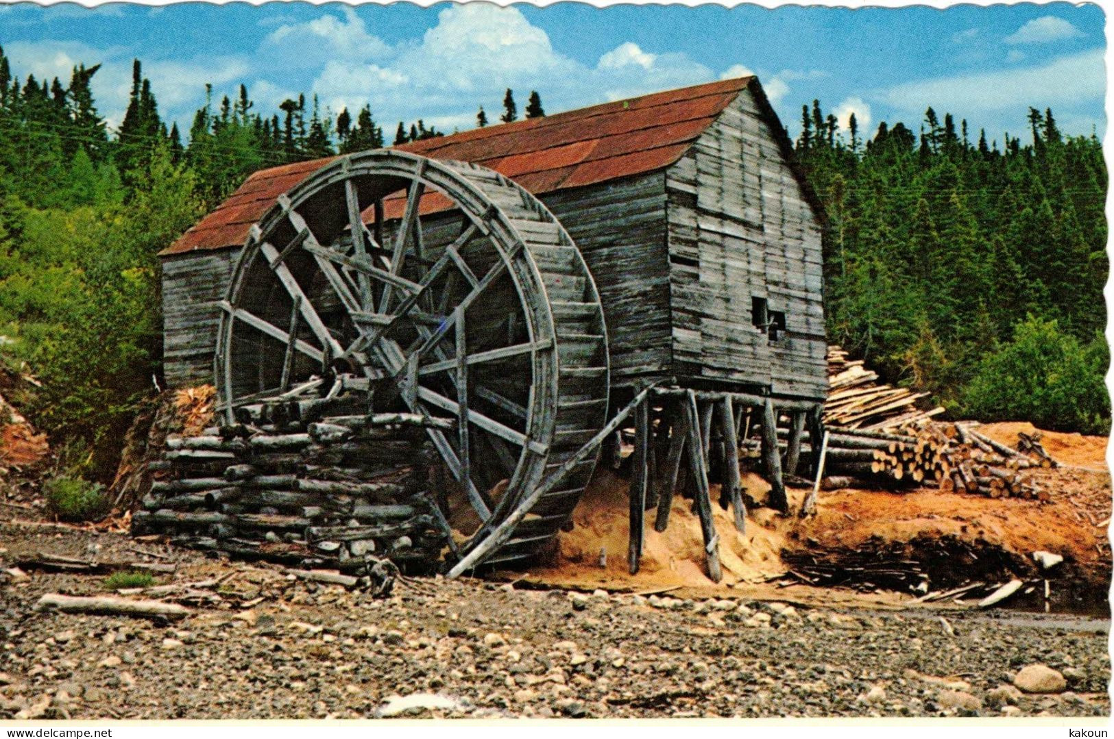 Side View Of An Old Fashion Water Wheel Of A Saw Mill, Trinity Bay, Newfoundland, Unused . (D212) - Sonstige & Ohne Zuordnung