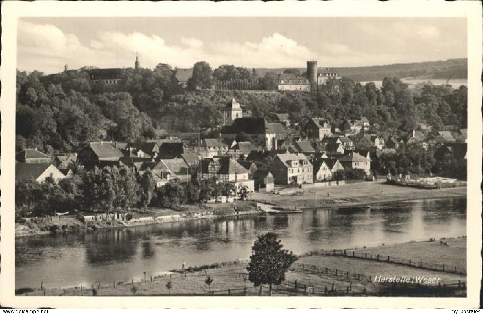 41372549 Herstelle Weser Teilansicht Mit Burg Herstelle Weser - Beverungen