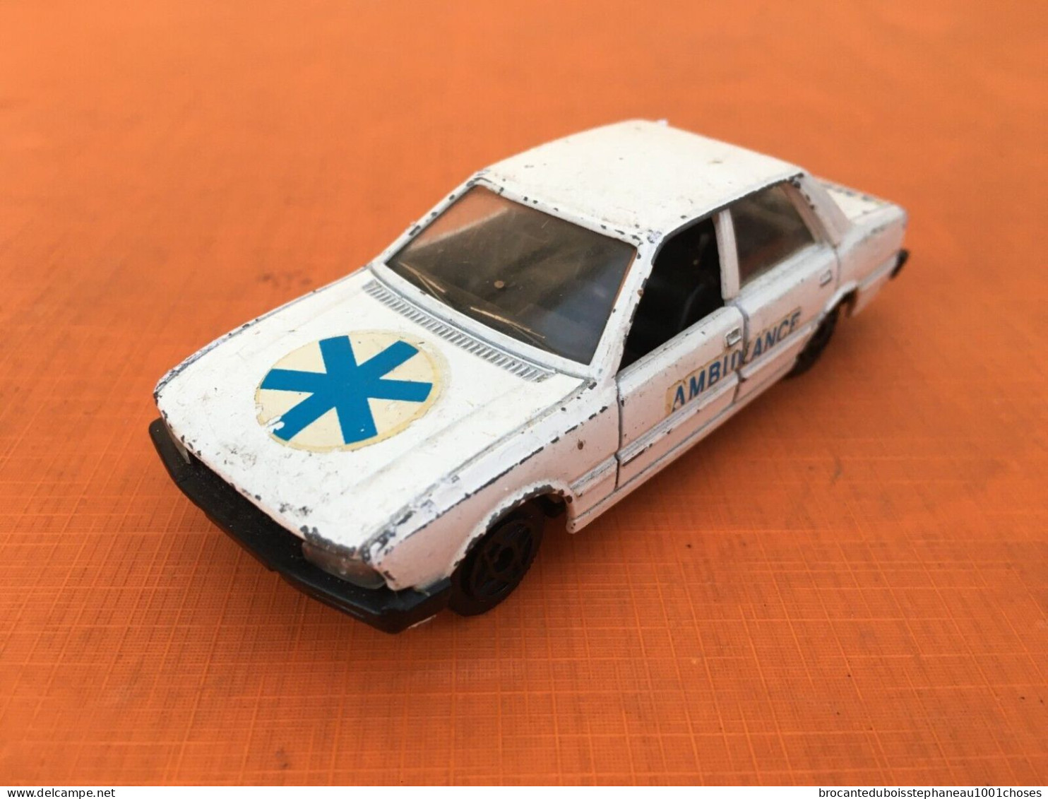 Voiture Miniature Peugeot 505 Ambulance Solido - Solido