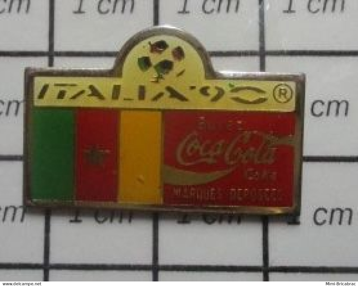 210C Pin's Pins / Beau Et Rare / SPORTS / FOOTBALL ITALIA 90 MONDIAL DRAPEAU PAYS A IDENTIFIER - Football