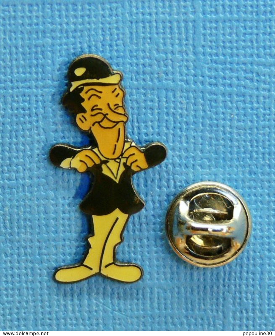 1 PIN'S /  ** CARICATURE DE STAN LAUREL / DE LAUREL & HARDY ** - Cinéma