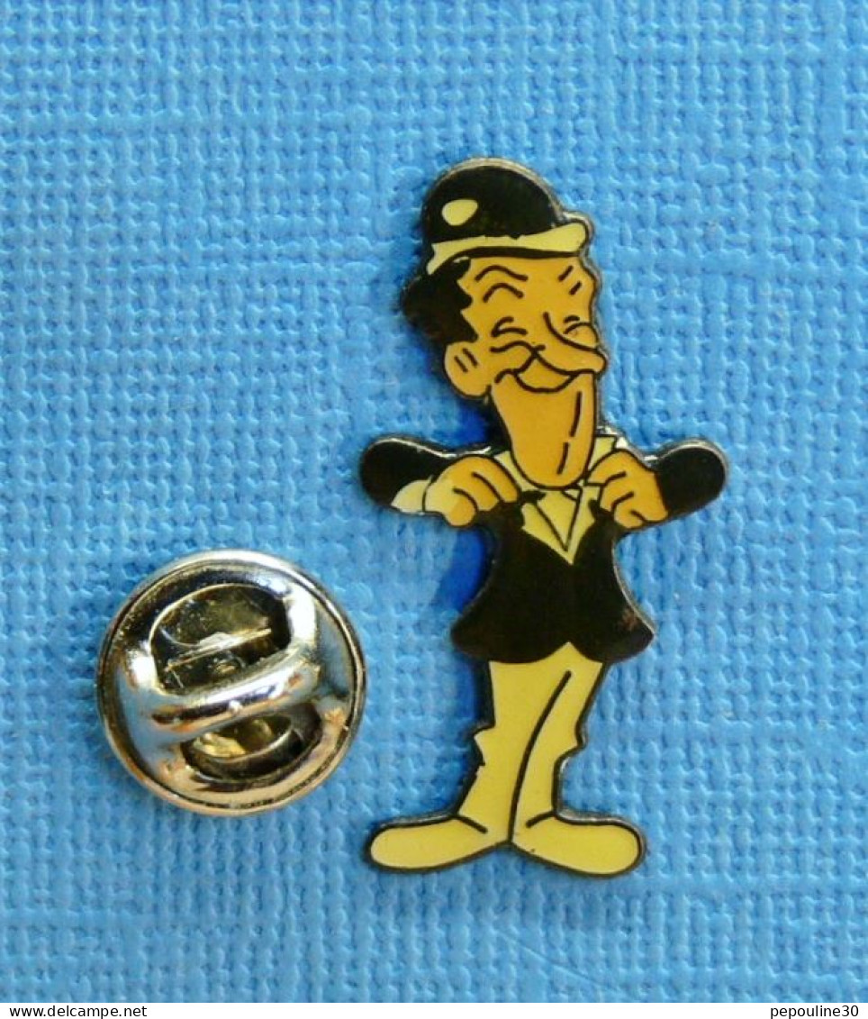 1 PIN'S /  ** CARICATURE DE STAN LAUREL / DE LAUREL & HARDY ** - Filmmanie