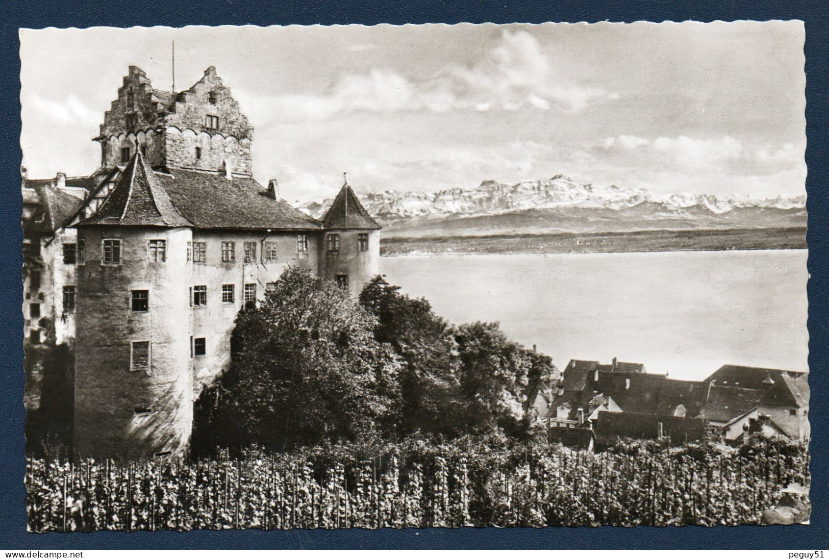 Allemagne. Meersburg Am Bodensee. Château-fort( VIIè S.) Sur Le Lac De Constance. Alpes Suisses Avec Le Säntis. - Meersburg