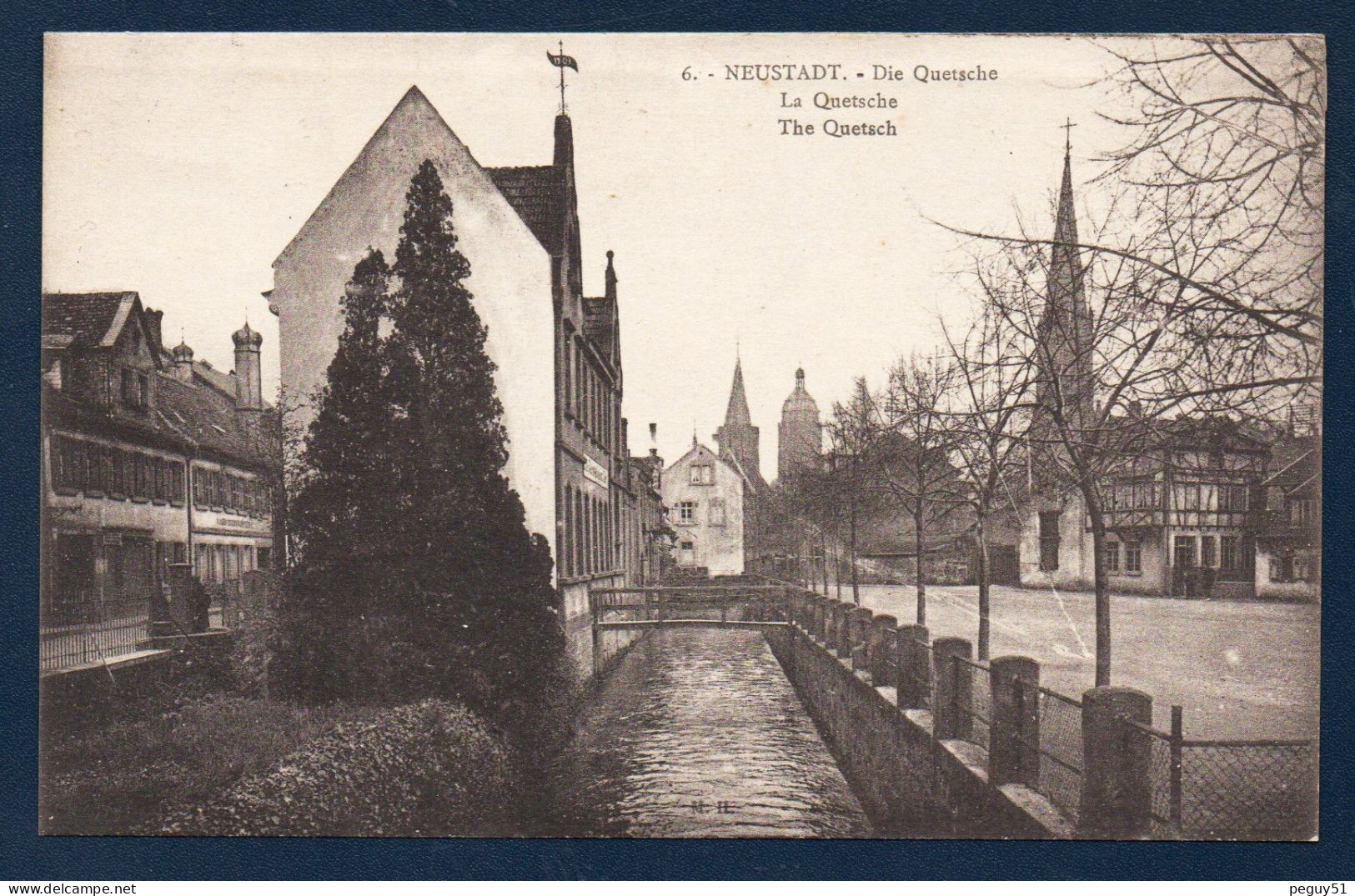 Allemagne. Neustadt An Der Weinstrasse. Die Quetsche. Historische Weinstube. Eglise St.Egidio Et Ses 2 Tours Différentes - Neustadt (Weinstr.)