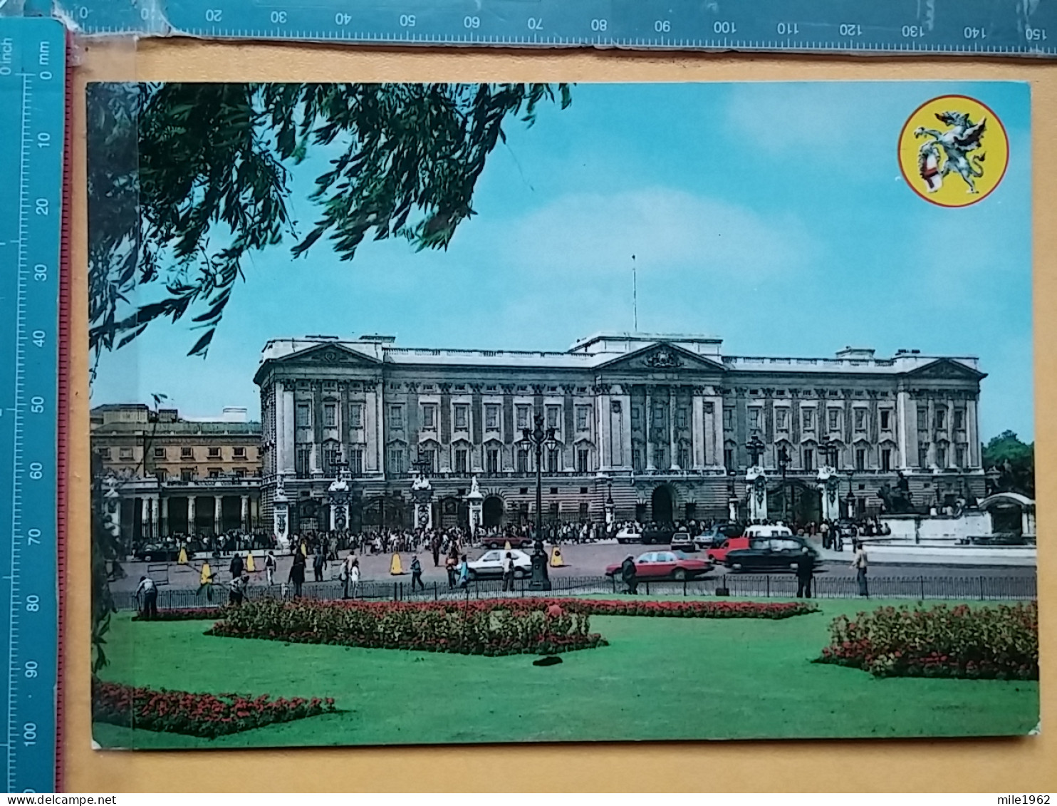 KOV 540-19 - LONDON, England, - Buckingham Palace