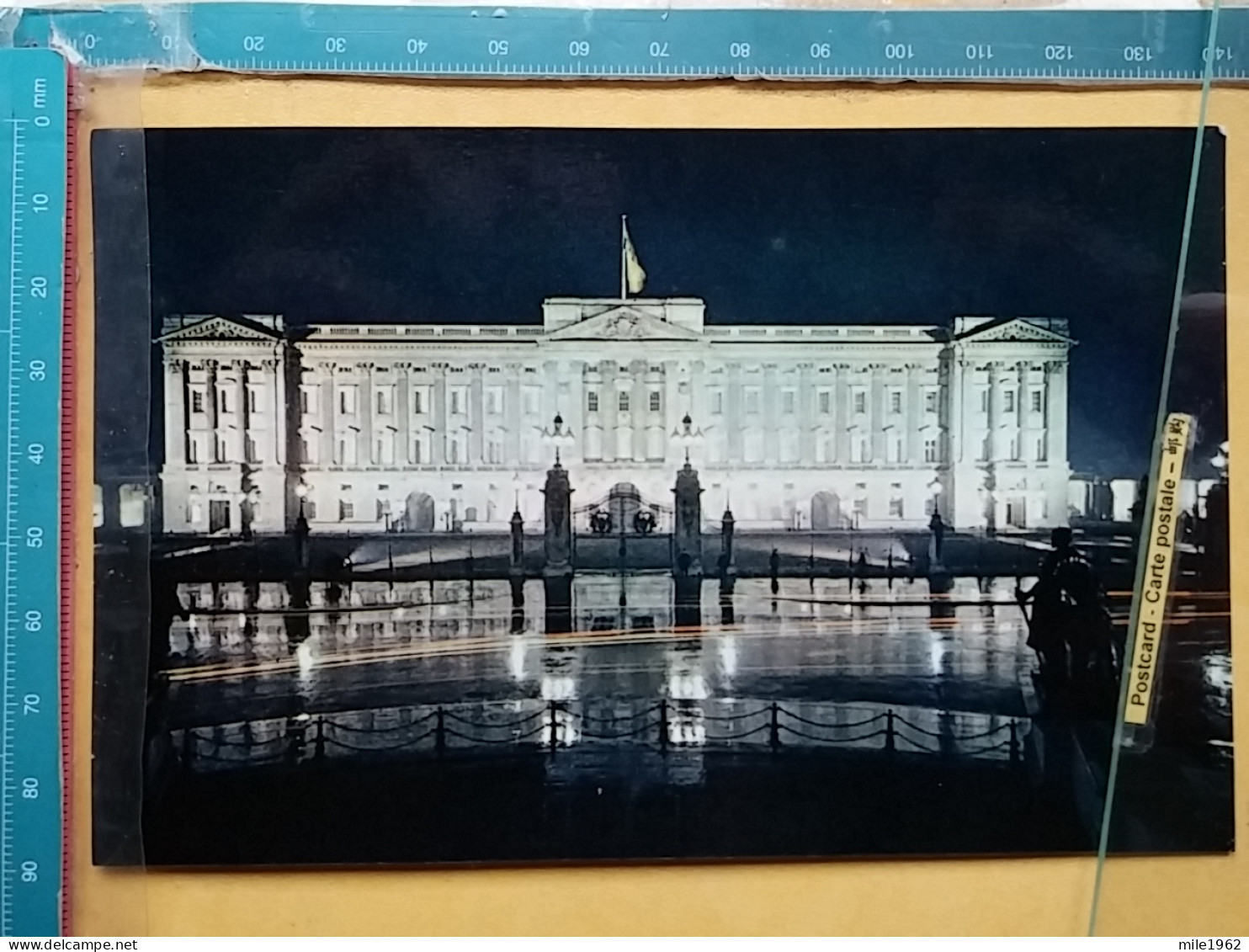 KOV 540-20 - LONDON, England,  - Buckingham Palace