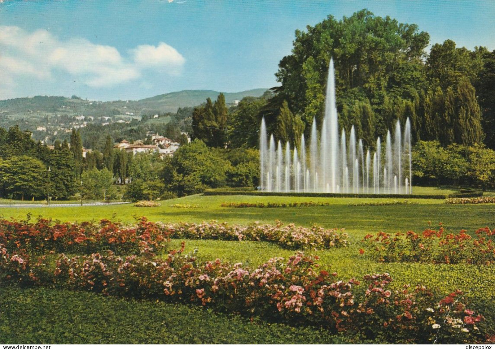 U5084 Torino - Castello Del Valentino - Il Parco - Fontana Luminosa / Viaggiata 1974 - Castello Del Valentino