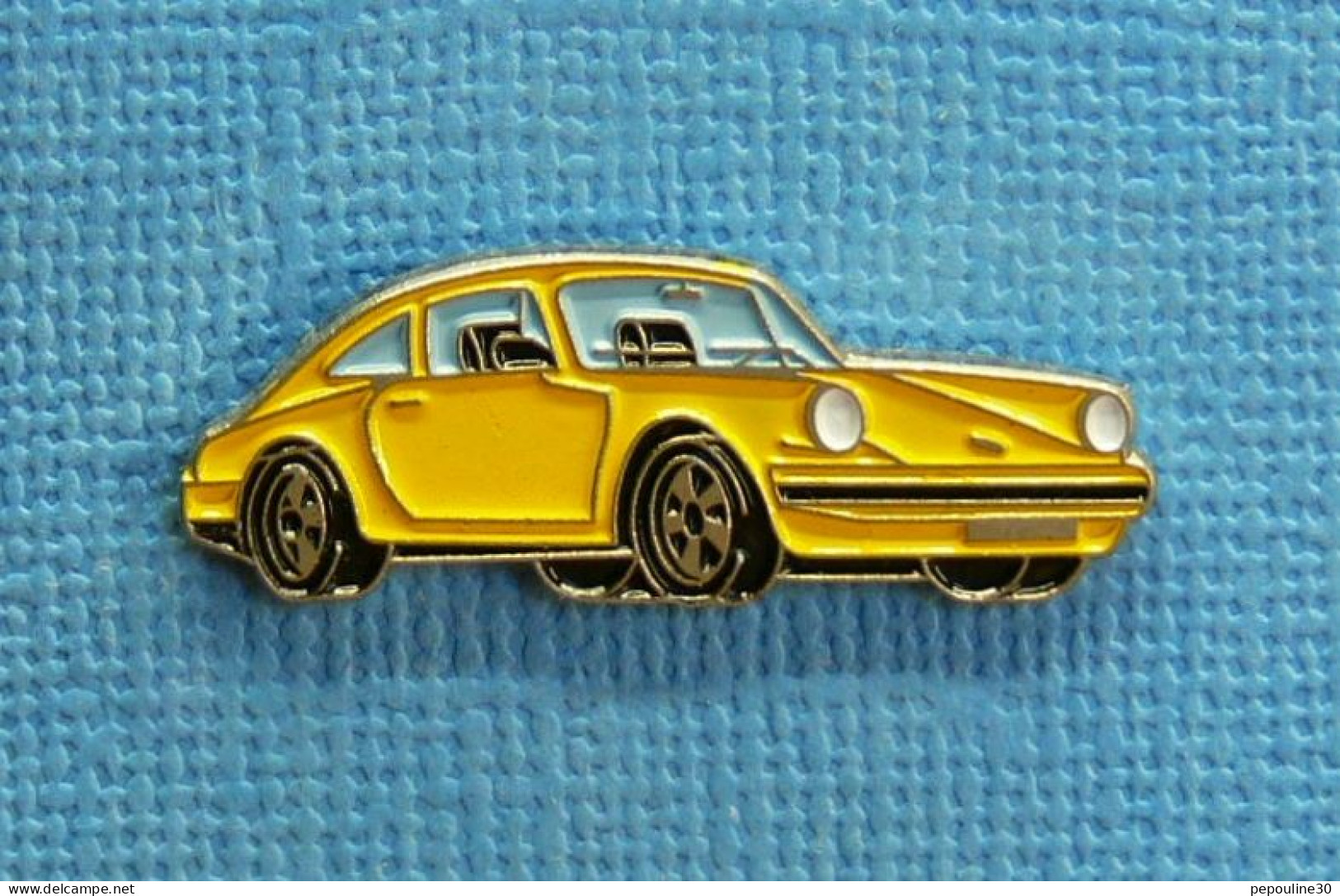 1 PIN'S /  ** PORSCHE 911 (964) CARRERA / 1991 ** . (A.T.92.H.M.) - Porsche