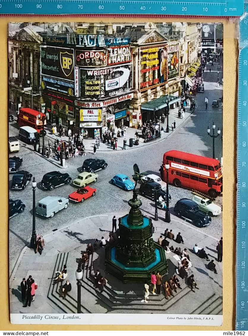 KOV 540-26 - LONDON, England, BUS, AUTOBUS - Piccadilly Circus