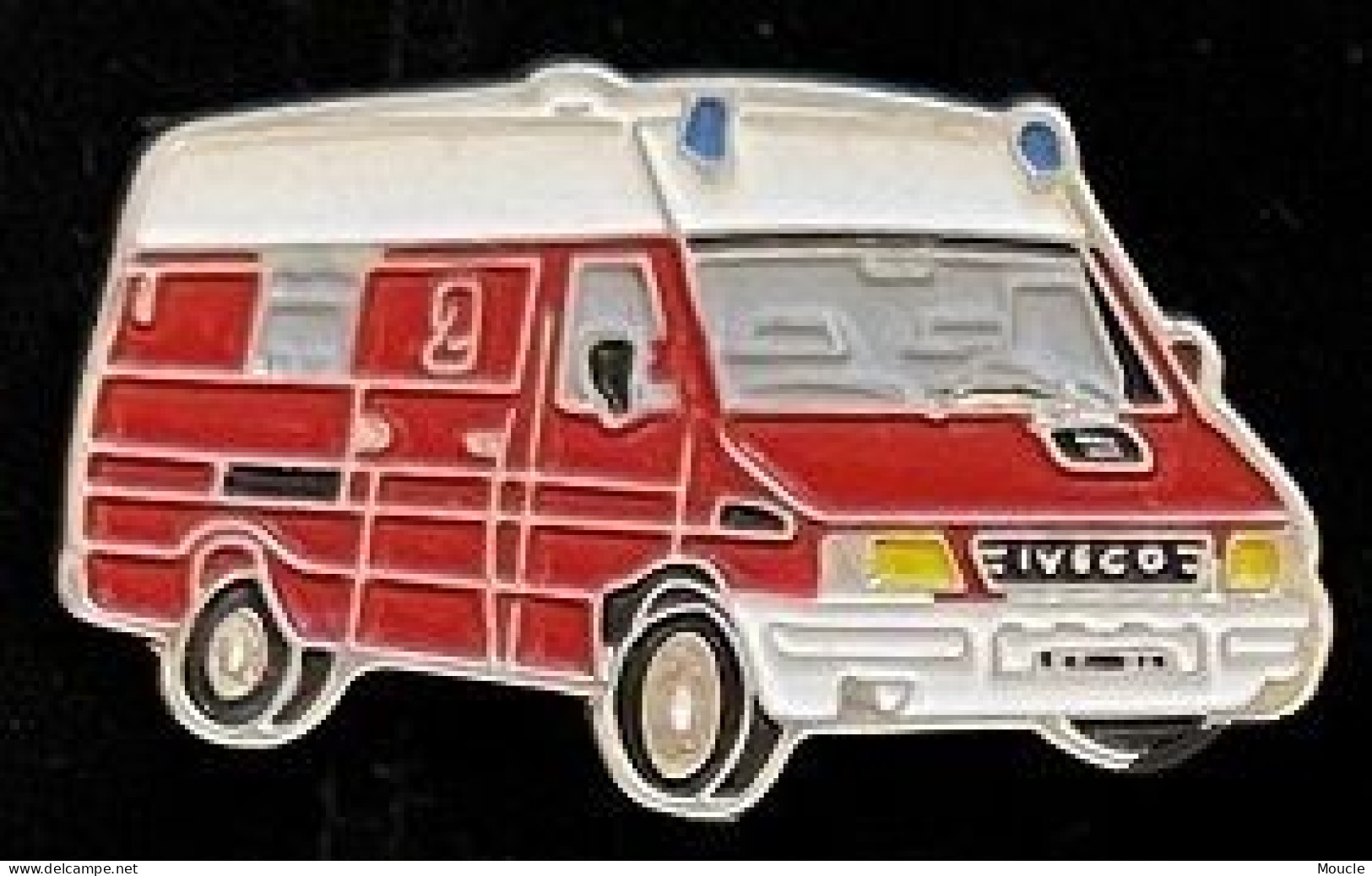 VEHICULE DE SAPEURS POMPIERS - AMBULANCE - PC - IVECO - FIREFIGHTER - FEUERWEHRMANN -    (JAUNE) - Firemen