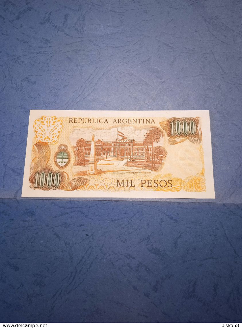 ARGENTINA-P304b 1000P 1976-83 UNC - Argentine