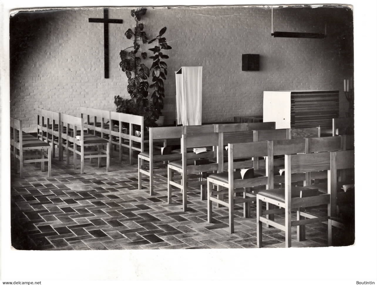 Morialmé Ensemble Moderne Réalisé Par Usine St Joseph ( Spécialité Chaises D'Eglise ) - Florennes