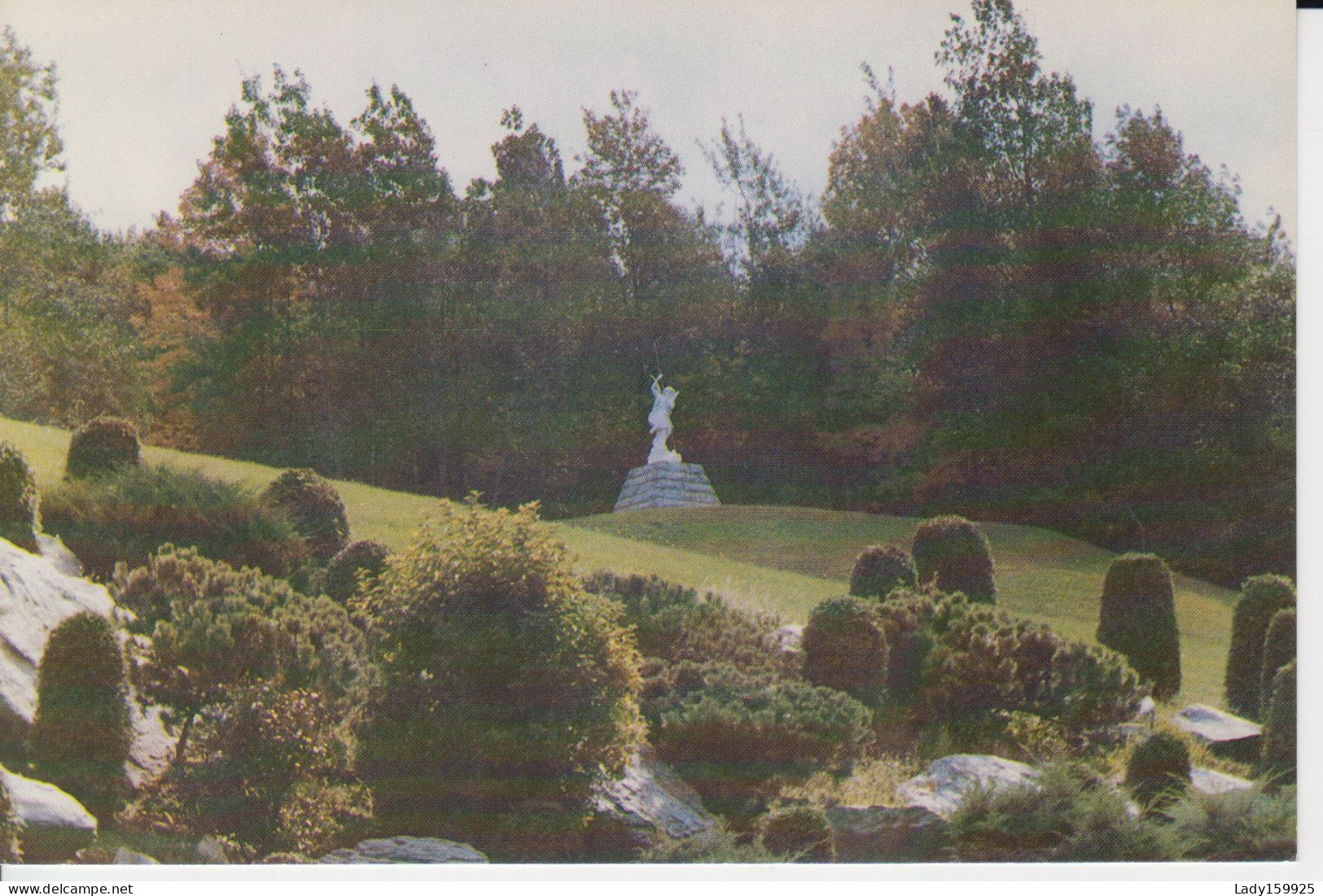 Mont Sainte Famille Sherbrooke  Québec Canada Statue De Saint Michel Et Les Parterres CPM 2sc - Sherbrooke