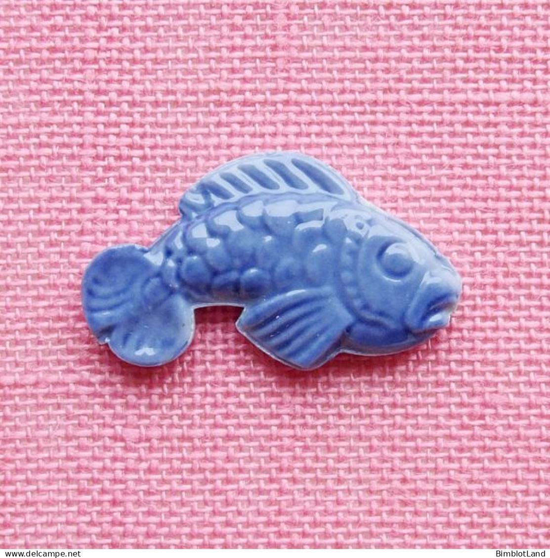 Feve Ancienne Plate Moyet Perrin Poisson Biscuit Bleu Emaillé Porcelaine - Antiche