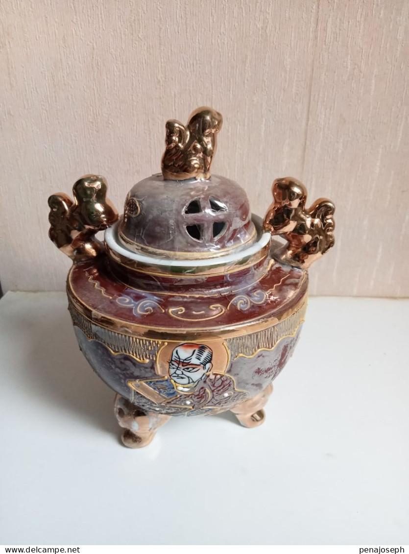 Brule Parfum En Porcelaine Japonais Satsuma Hauteur 17 Cm - Arte Asiático