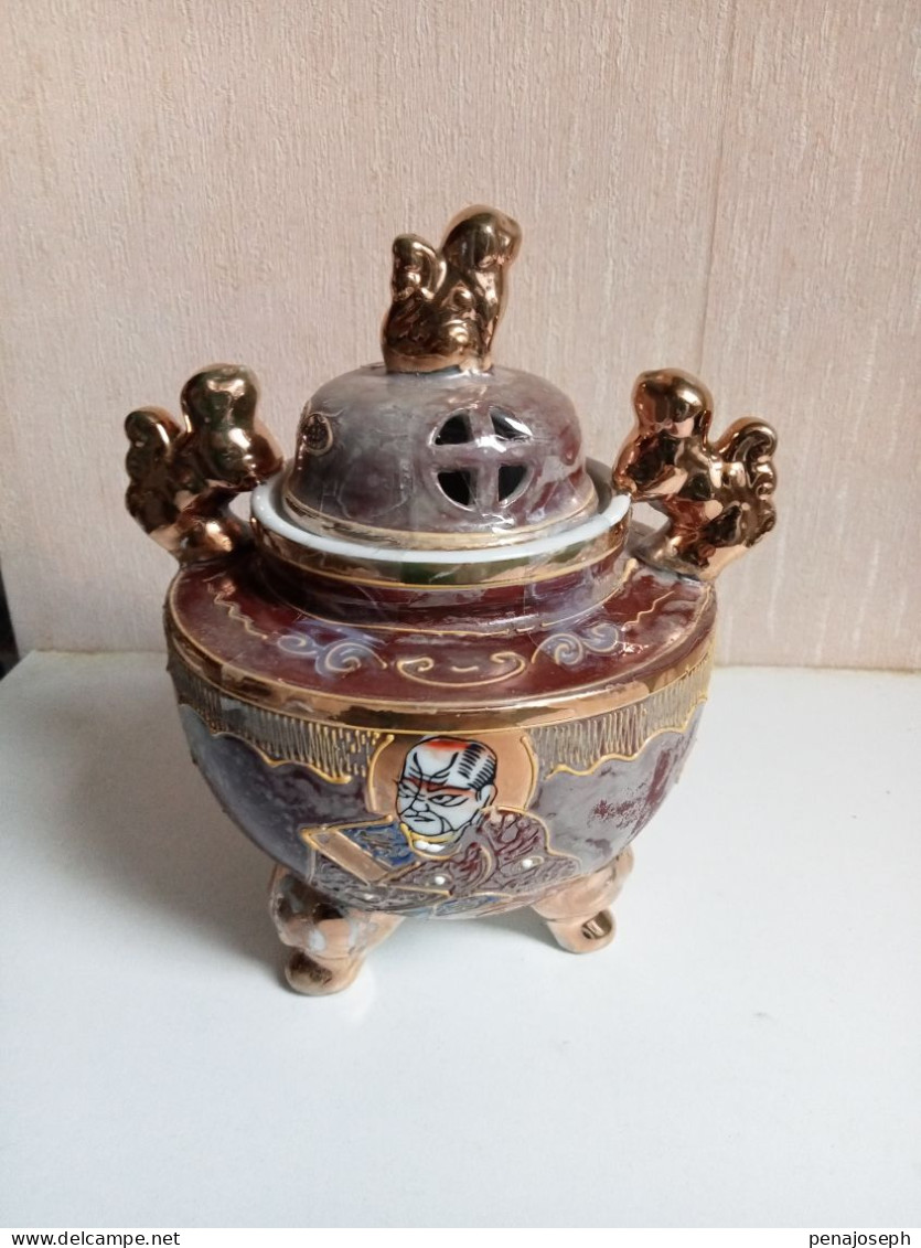 Brule Parfum En Porcelaine Japonais Satsuma Hauteur 17 Cm - Arte Asiático