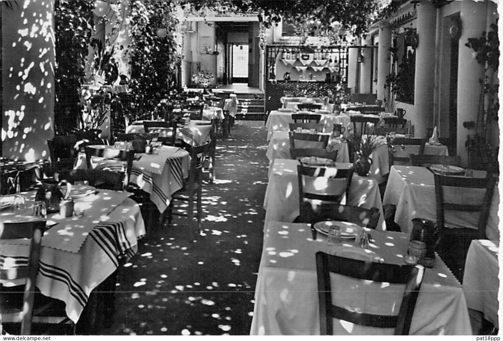 Thème - RESTAURANTS - CPSM GF 1955 - 83 - SAINT RAPHAEL : Un Coin De La Salle à Manger - Loir Et Cher - Restaurants