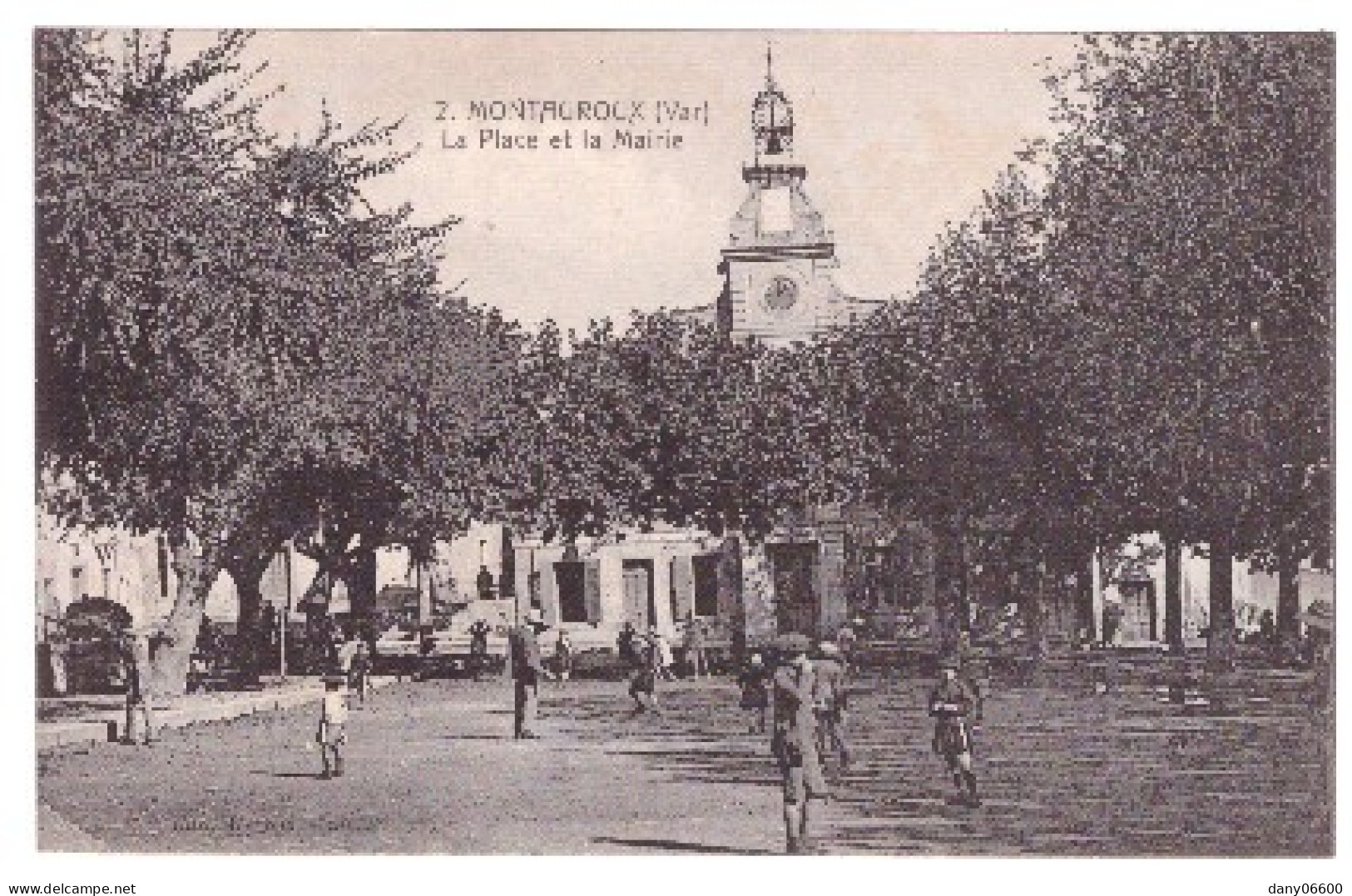MONTAUROUX - La Place Et La Mairie (carte Animée) - Montauroux