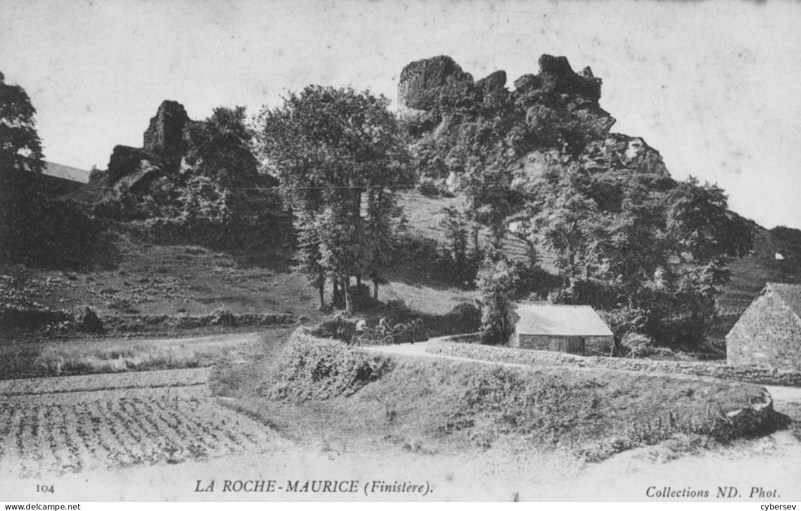 LA ROCHE-MAURICE - Vue D'un Coin Du Bourg - La Roche-Maurice