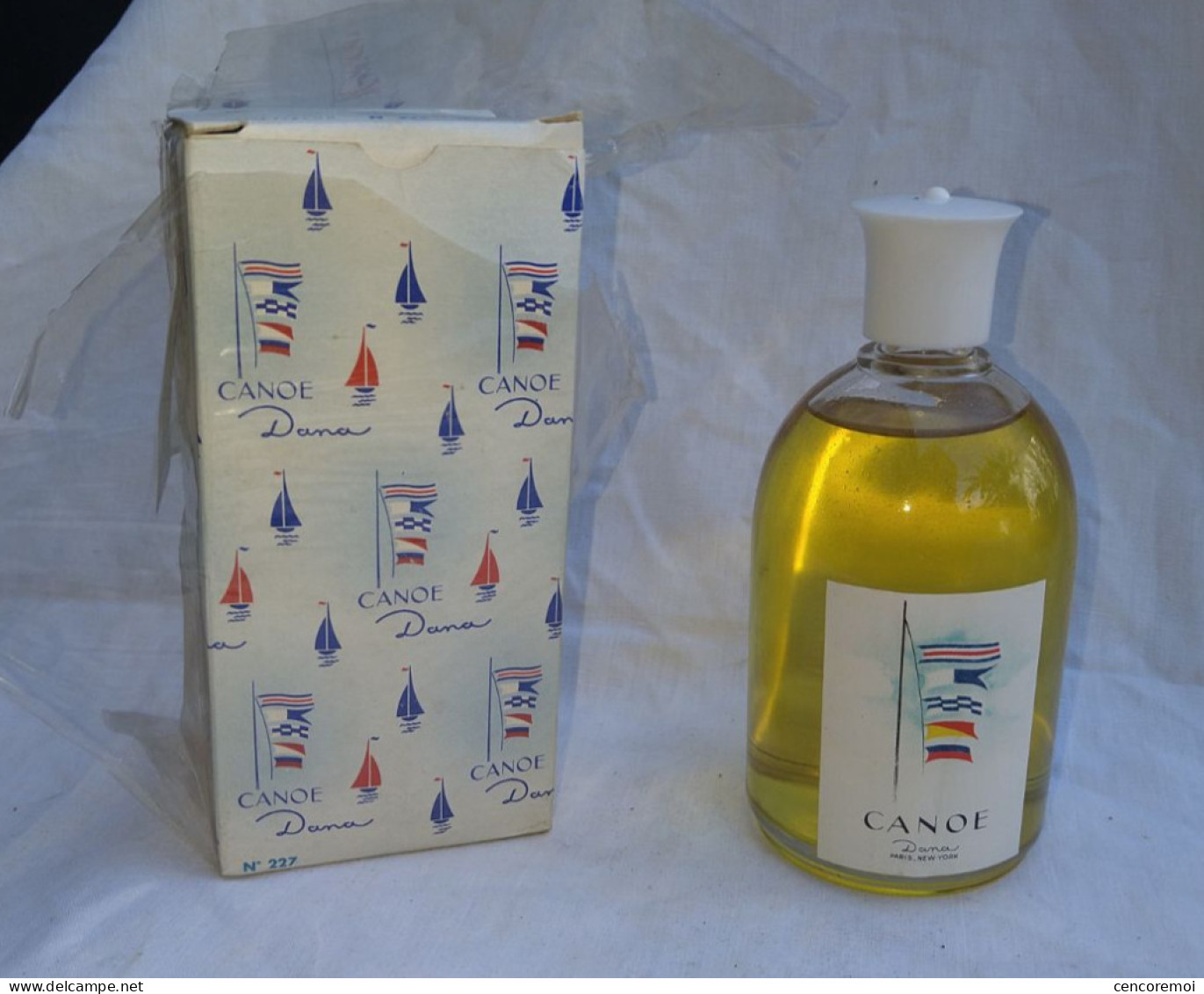 Flacon à Parfum Ancien De Collection Avec Son Parfum D'origine, Canoé De Dana, Eau De Cologne 90 ° - Dames