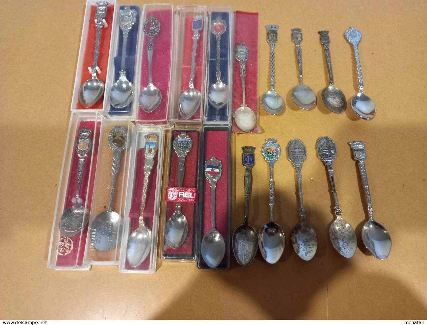 EJ69 - LOT CUILLERS TOURISTIQUES - Spoons