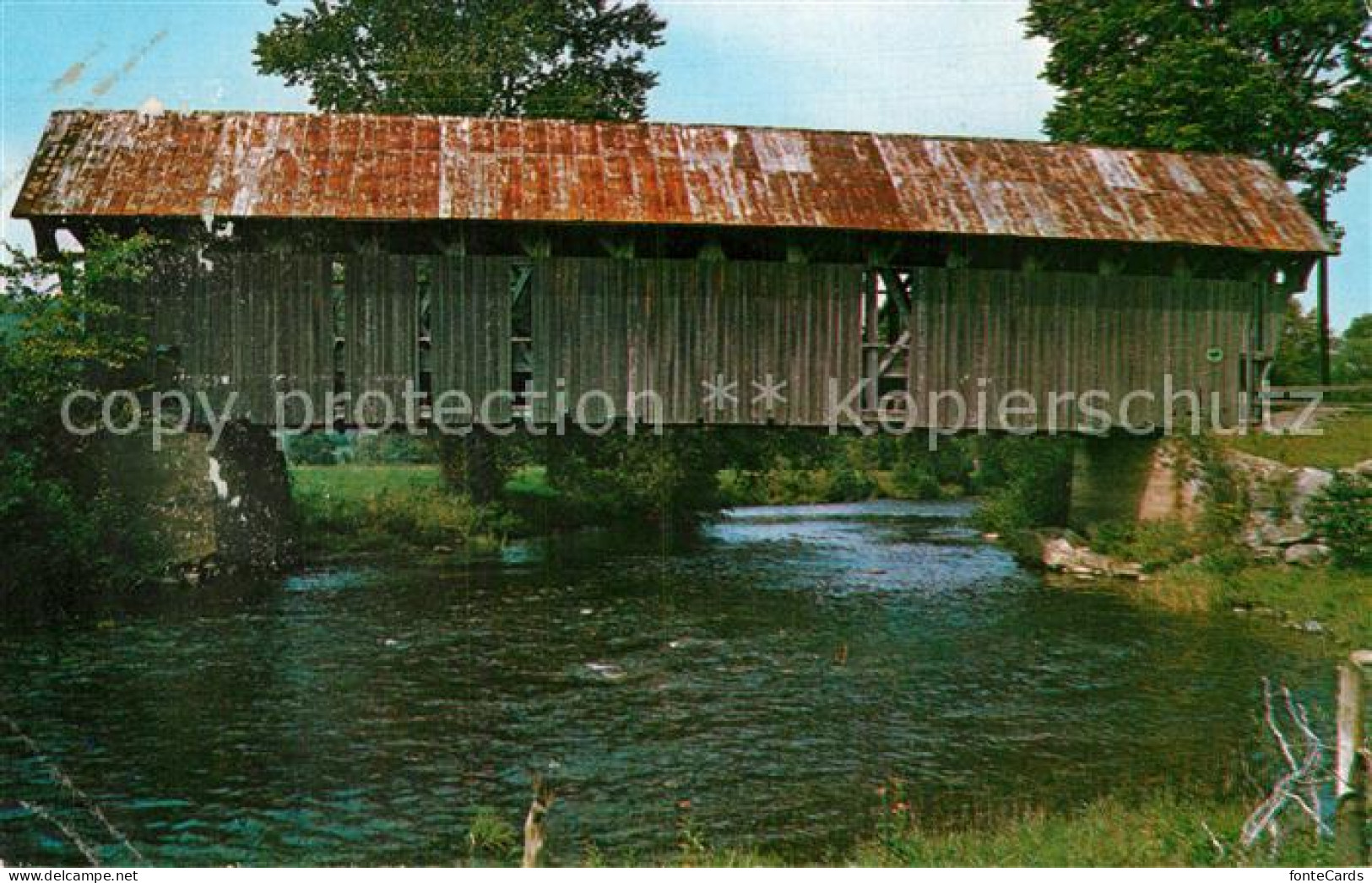 72956964 Coventry_Vermont Old Covered Bridge Spanning The Black River - Autres & Non Classés