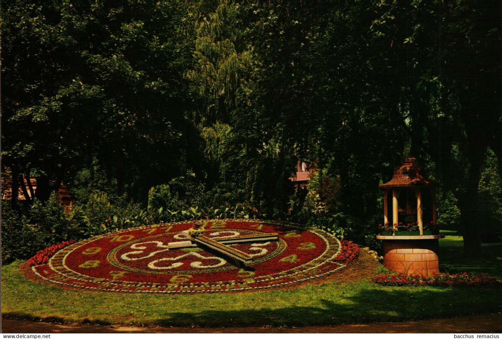 DIFFERDANGE - Horloge Fleurie Au Parc Gerlache - Differdingen