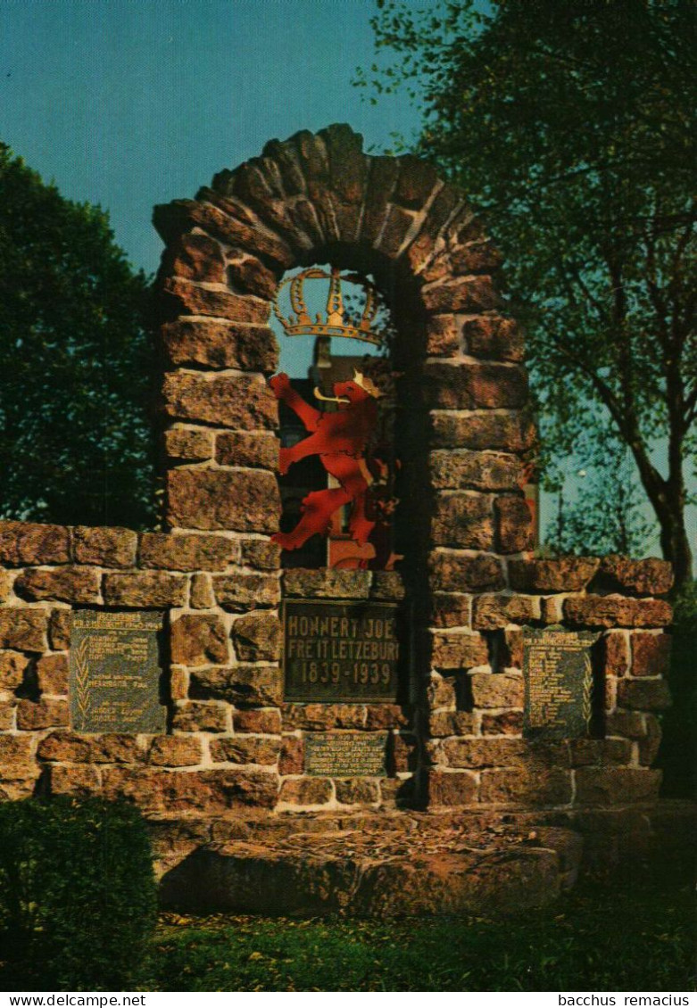 DIFFERDANGE - Monument Aux Morts à OBERCORN - Differdange