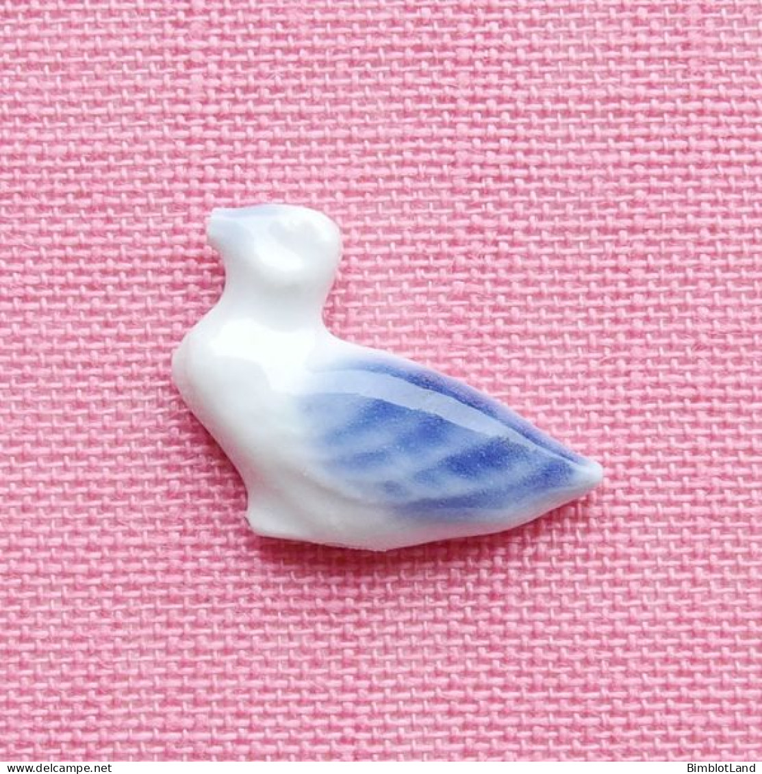 Feve Ancienne Ranque Ducongé Grand Canard Bleu Décoré 21x27mm Biscuit Emaillé Porcelaine - Anciennes