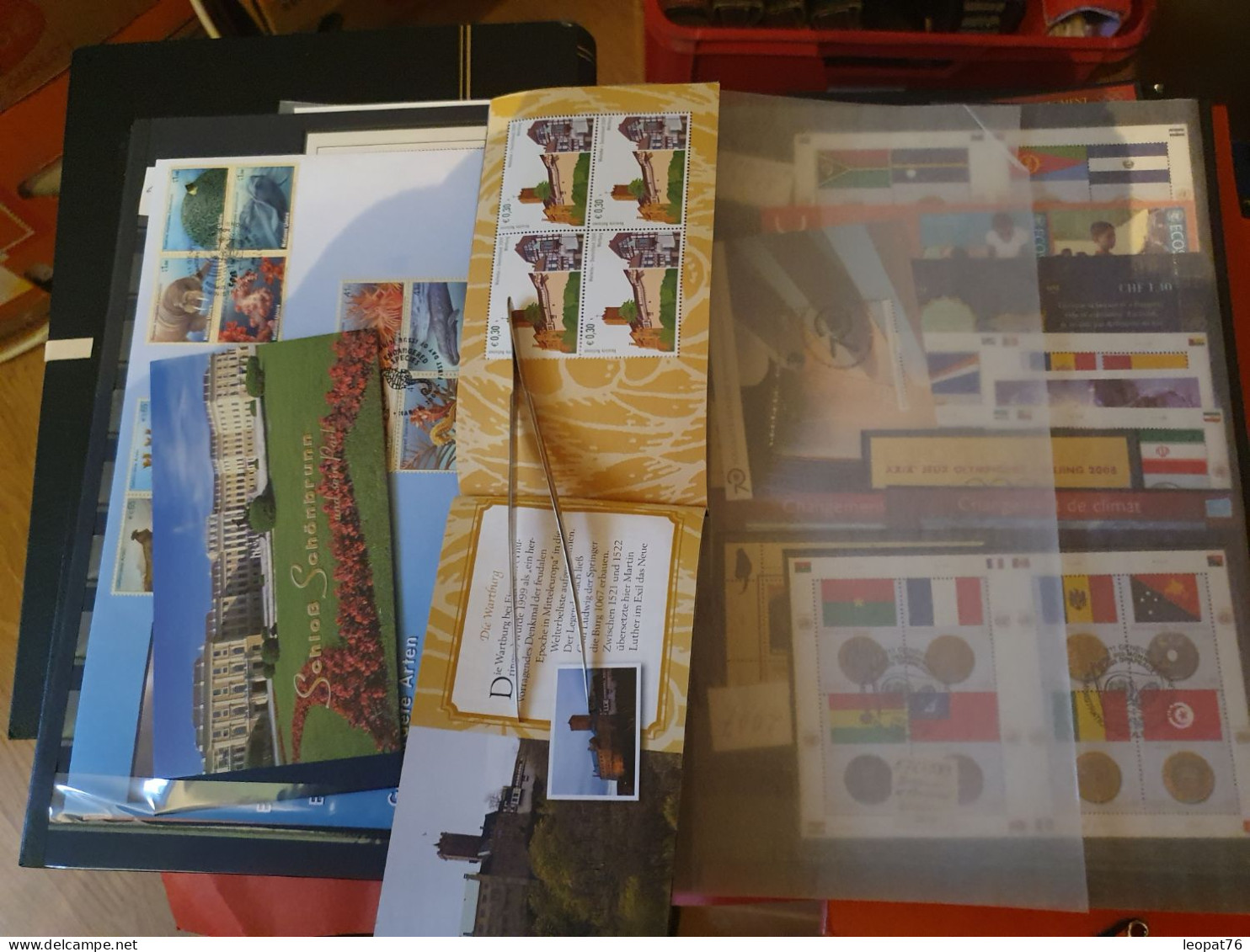 Collection En Album 64p Sur Les Nations Unies ( Neufs Et Obl )  + Divers Pays (Port France 15€ / Europe 25€ / Monde 70€) - Collezioni (in Album)