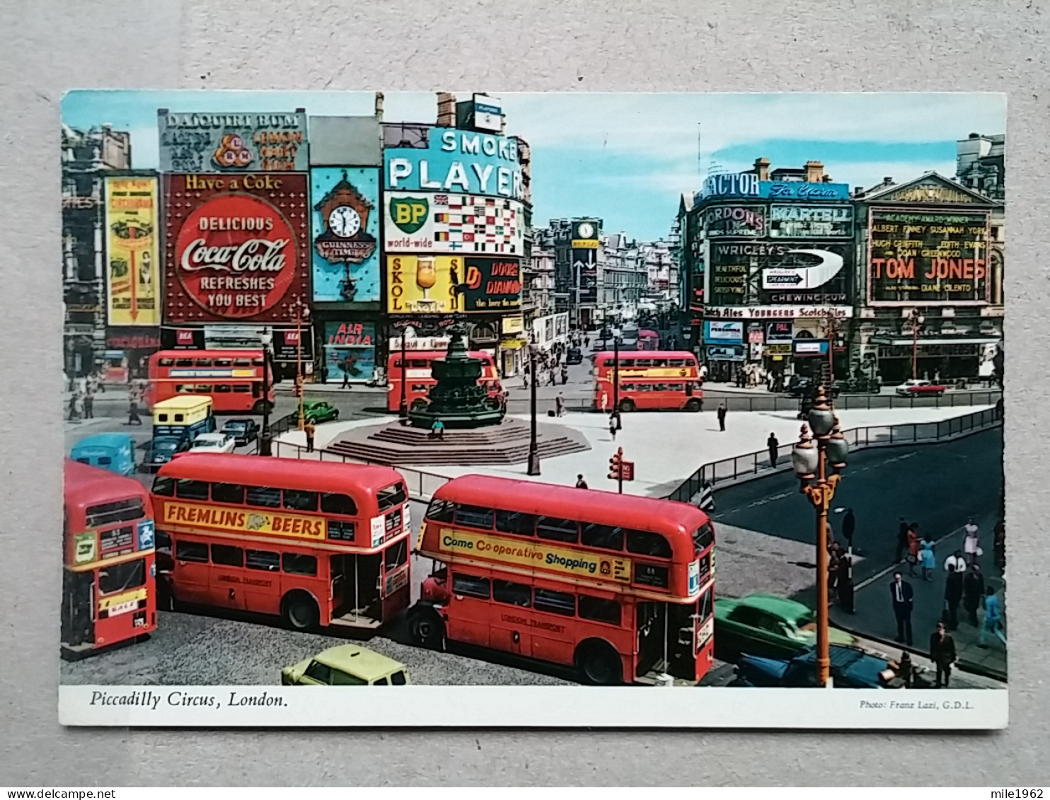 KOV 540-28 - LONDON, England, Bus, Autobus, Coca Cola - Piccadilly Circus