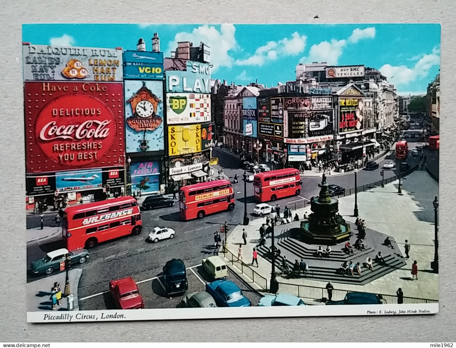 KOV 540-28 - LONDON, England, Bus, Autobus, Coca Cola - Piccadilly Circus