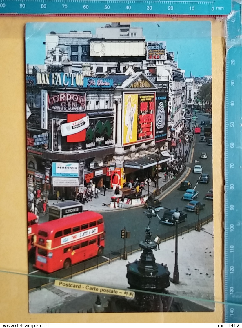 KOV 540-32 - LONDON, England, Bus, Autobus, Coca Cola - Piccadilly Circus